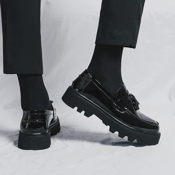 2023 Весенне-осенняя Повседневная мужская обувь из лакированной кожи в Британском стиле; Модные Черные мужские подростковые туфли На Каждый день; Лоферы